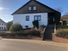Au�enansicht  Ihr Traumhaus mit gro�em Garten und 3 Garagen wartet auf Sie! 
