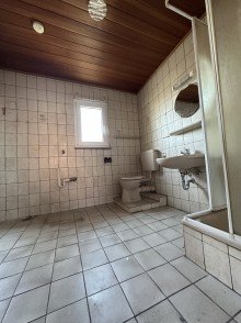Badezimmer  Sanierungsobjekt Doppelhaush�lfte mit Garten | Fantastischer Mainblick. 