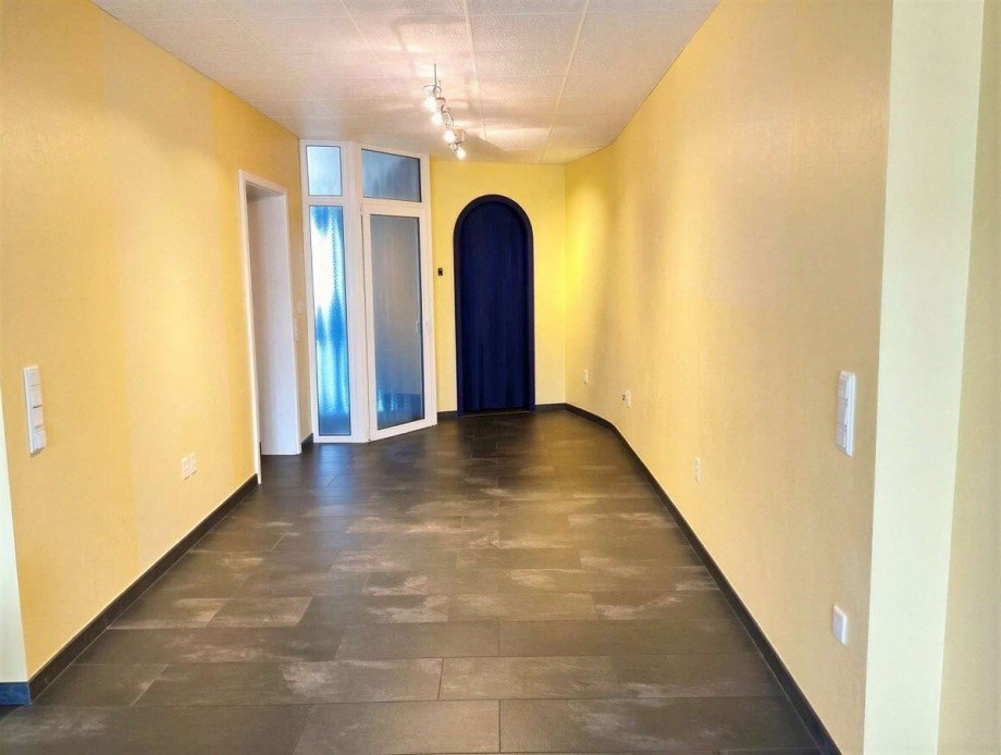 Flur - OG - (KI generiert) Zweifamilienhaus Erbes-B�desheim