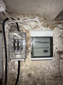 Keller Exklusives Zweifamilienhaus mit modernem Design, Einliegerwohnung und gro�z�gigem Garten