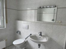 Bad 2 Sonnige 4-Zimmer-EG-Wohnung mit Balkon und Garten in S�dost
