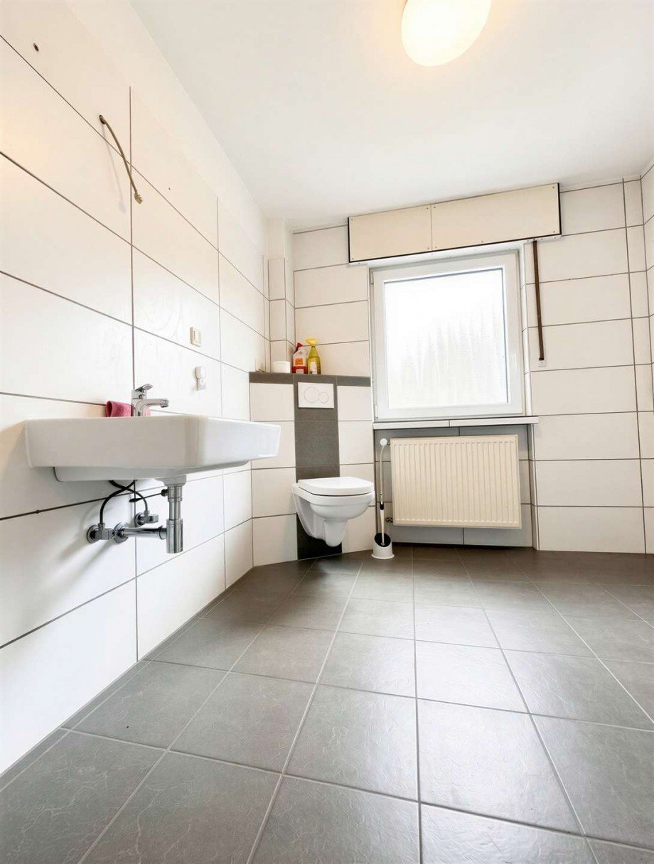 Badezimmer EG Zweifamilienhaus R�sselsheim am Main