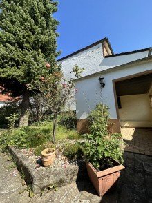 Garten  Sanierungsobjekt Doppelhaush�lfte mit Garten | Fantastischer Mainblick. 