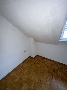  Sanierungsbed�rftiger Rohdiamant mit Skylineblick | 2ZKB + Dachgeschoss
