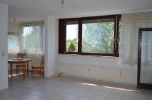 Wohnzimmer 2,5 Zimmer Wohnung in gepflegtem Mehrfamilienhaus + Stellplatz