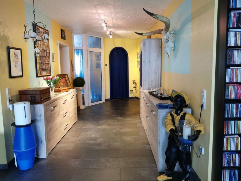 Flur - OG Zweifamilienhaus Erbes-B�desheim