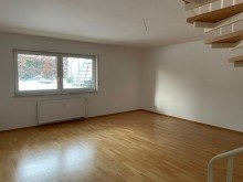 Souterrain 1 Sonnige 4-Zimmer-EG-Wohnung mit Balkon und Garten in S�dost