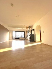 Wohnzimmer  Wohntraum auf zwei Etragen mit Kamin, Dachterrasse und Garage - Ihr neues Zuhause 