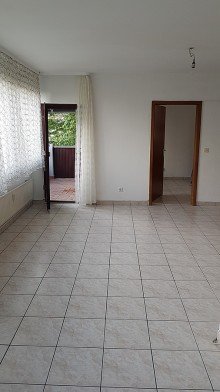 Wohnzimmer 2,5 Zimmer Wohnung in gepflegtem Mehrfamilienhaus + Stellplatz