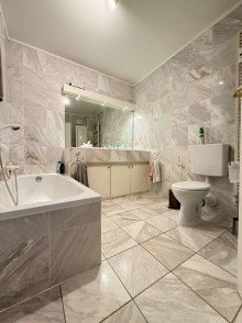 Badezimmer *Reserviert* Lichtdurchflutete Maisonette-Wohnung in attraktiver Hanglage von Bad Schwalbach