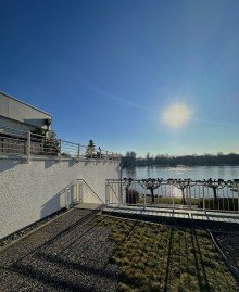Ausblick Erstbezug nach Sanierung: 4-Zimmer Wohnung mit Rheinblick