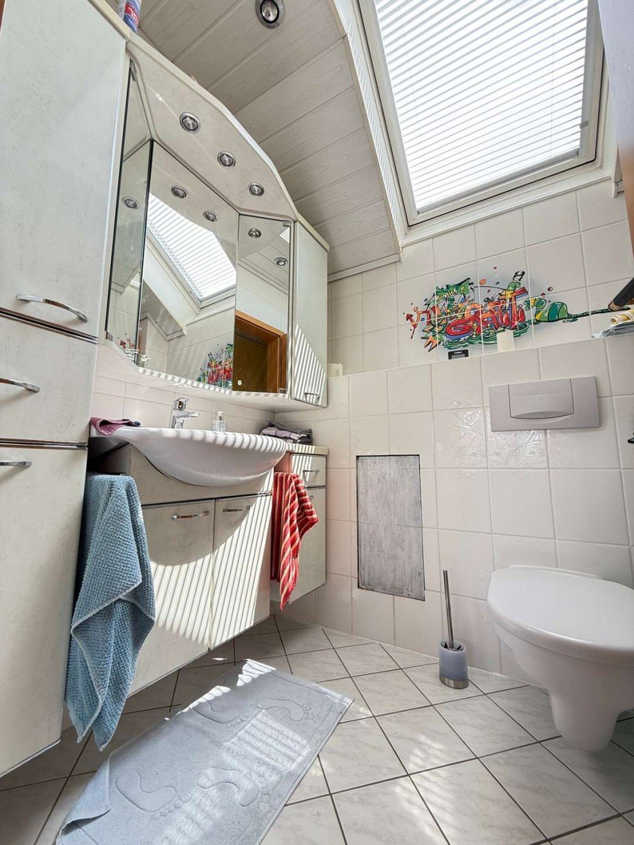 Badezimmer 2.OG Zweifamilienhaus R�sselsheim am Main