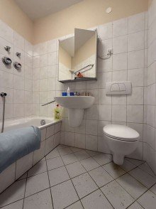 Badezimmer 2 Attraktives 5-Parteienhaus in Mainz-Hechtsheim - Solides Investitionsobjekt mit Potenzial