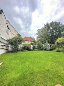 Garten Exklusives Zweifamilienhaus mit modernem Design, Einliegerwohnung und gro�z�gigem Garten