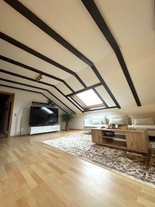 Wohnzimmer 1.OG  Ihr Traumhaus mit gro�em Garten und 3 Garagen wartet auf Sie! 