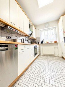 K�che Charmanter Winkelbungalow mit Stil, Gartenidylle und viel Lebensqualit�t in Hofheim-Wallau