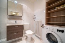 Badezimmer Praktisch geschnittene Eigentumswohnung mit Tiefgarage, Einbauk�che und Balkon