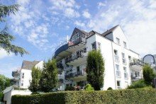 Hausansicht Sonnige 4-Zimmer-EG-Wohnung mit Balkon und Garten in S�dost