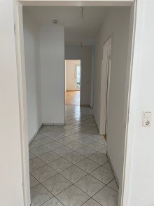 Flur 1 Sonnige 4-Zimmer-EG-Wohnung mit Balkon und Garten in S�dost