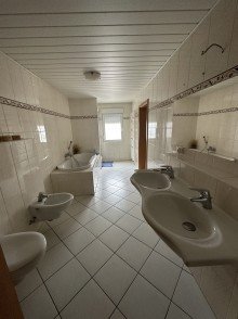 Badezimmer Gro�z�giges Einfamilienhaus/ Mehrgenerationenhaus im Herzen von Ober Hilbersheim