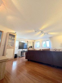 Wohnzimmer Ger�umige 3Z-Erdgeschosswohnung zum Wohlf�hlen mit Terrasse und Tiefgaragenstellplatz