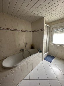 Badezimmer Gro�z�giges Einfamilienhaus/ Mehrgenerationenhaus im Herzen von Ober Hilbersheim