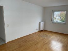 Zimmer gro� 2 Sonnige 4-Zimmer-EG-Wohnung mit Balkon und Garten in S�dost