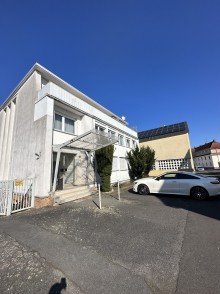 Au�enansicht Front  Nutzen Sie dieses solide Mehrfamilienhaus f�r langfristige Ertr�ge. Viel Potenzial! 