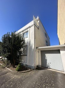 Garage  Nutzen Sie dieses solide Mehrfamilienhaus f�r langfristige Ertr�ge. Viel Potenzial! 
