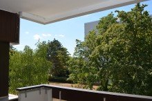 Loggia Ausblick 2,5 Zimmer Wohnung in gepflegtem Mehrfamilienhaus + Stellplatz