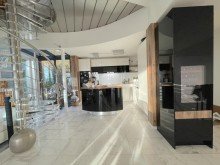 K�che  Architektonisches Highlight: Luxus-Einfamilienhaus mit einzigartigem Design 