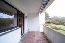 Balkon mit Blick ins Gr�ne Praktisch geschnittene Eigentumswohnung mit Tiefgarage, Einbauk�che und Balkon