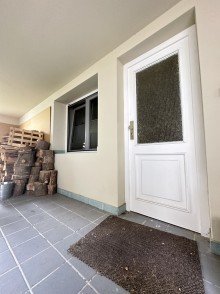 Eingang ELW Exklusives Zweifamilienhaus mit modernem Design, Einliegerwohnung und gro�z�gigem Garten