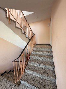 Treppenhaus Attraktives Mehrfamilienhaus mit Entwicklungspotenzial - vermietetes Anlageobjekt in ruhiger Lage