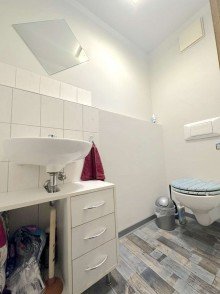 WC Ger�umige 3Z-Erdgeschosswohnung zum Wohlf�hlen mit Terrasse und Tiefgaragenstellplatz