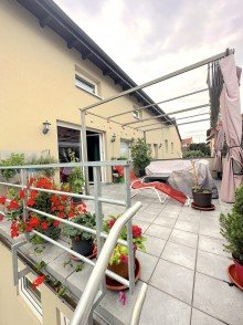 Terrasse Exklusives Zweifamilienhaus mit modernem Design, Einliegerwohnung und gro�z�gigem Garten