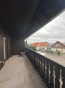 Balkon EG  Ihr Traumhaus mit gro�em Garten und 3 Garagen wartet auf Sie! 