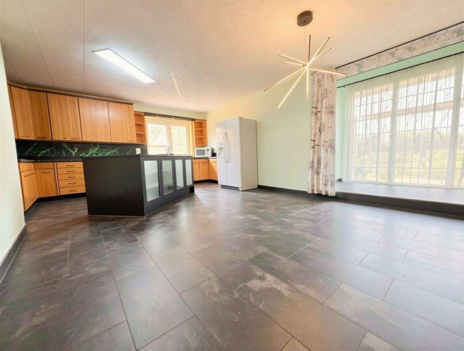 Esszimmer - (KI generiert) Zweifamilienhaus Erbes-B�desheim