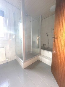 Badezimmer  Wohntraum auf zwei Etragen mit Kamin, Dachterrasse und Garage - Ihr neues Zuhause 