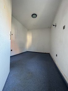 Ankleidezimmer/Schlafzimmer  Sanierungsobjekt Doppelhaush�lfte mit Garten | Fantastischer Mainblick. 