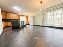 Esszimmer - (KI generiert) Doppeltes Wohngl�ck: Modernes Zweifamilienhaus mit vielf�ltigen Nutzungsoptionen