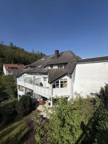Au�enansicht *Reserviert* Lichtdurchflutete Maisonette-Wohnung in attraktiver Hanglage von Bad Schwalbach