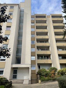 Fassade Top Rendite! Ideal geschnittene 2-Zimmer Wohnung im Herzen von Taunusstein