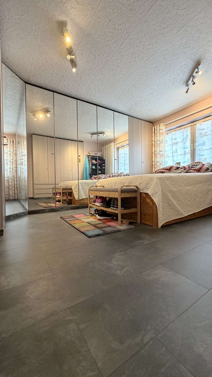 Schlafzimmer 1 - OG Zweifamilienhaus Erbes-B�desheim