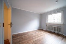 Schlafzimmer Praktisch geschnittene Eigentumswohnung mit Tiefgarage, Einbauk�che und Balkon