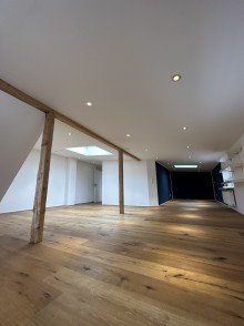 Atelier Exklusives Zweifamilienhaus mit modernem Design, Einliegerwohnung und gro�z�gigem Garten