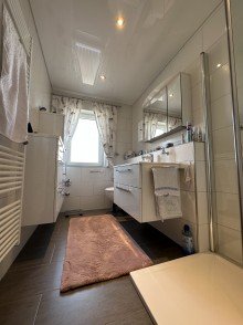 Badezimmer Gepflegte 3-Zimmer Wohnung mit Einbauk�che, Balkon und Tiefgaragenstellplatz
