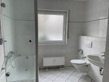 Bad 1 Sonnige 4-Zimmer-EG-Wohnung mit Balkon und Garten in S�dost