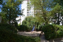 Gr�nanlage 2,5 Zimmer Wohnung in gepflegtem Mehrfamilienhaus + Stellplatz