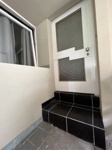 Eingang Toilette Garten Exklusives Zweifamilienhaus mit modernem Design, Einliegerwohnung und gro�z�gigem Garten